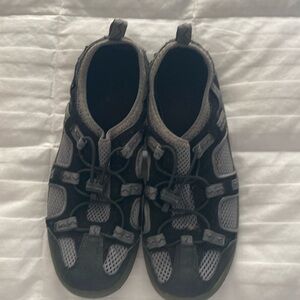 Lands End water shoes